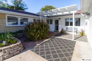 8120 Cobblestone Circle, Lincoln, NE 68510