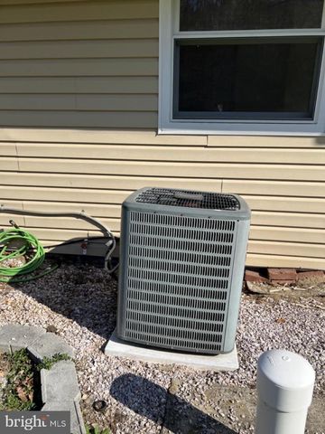 1194 JENKINS RUN RD, Moorefield, WV 26836