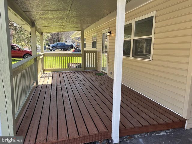 1194 JENKINS RUN RD, Moorefield, WV 26836