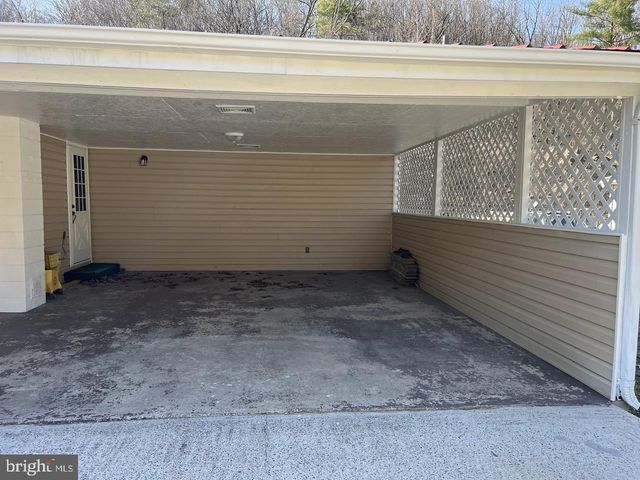 1194 JENKINS RUN RD, Moorefield, WV 26836