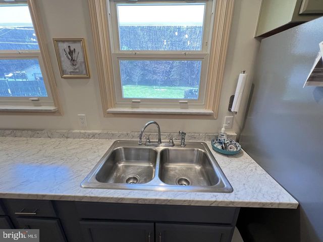 1194 JENKINS RUN RD, Moorefield, WV 26836