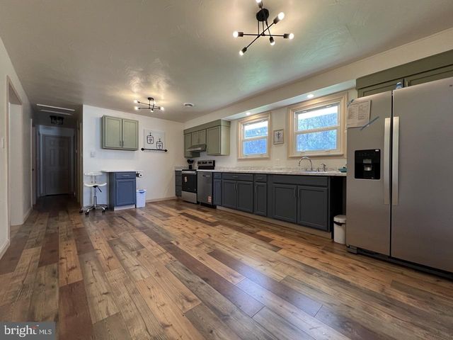 1194 JENKINS RUN RD, Moorefield, WV 26836