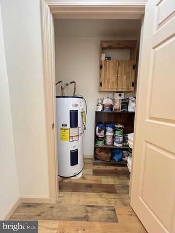 1194 JENKINS RUN RD, Moorefield, WV 26836