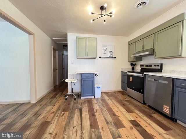 1194 JENKINS RUN RD, Moorefield, WV 26836