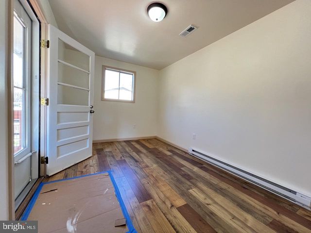 1194 JENKINS RUN RD, Moorefield, WV 26836