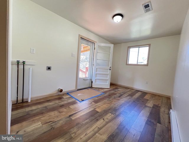 1194 JENKINS RUN RD, Moorefield, WV 26836