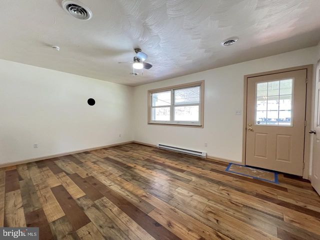 1194 JENKINS RUN RD, Moorefield, WV 26836