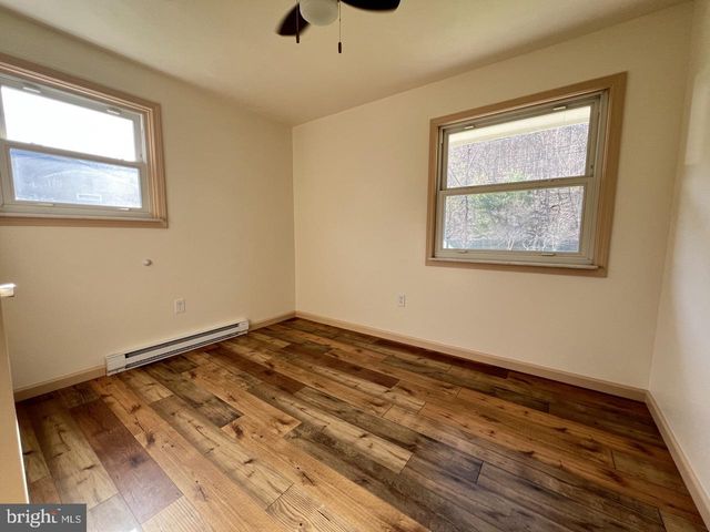 1194 JENKINS RUN RD, Moorefield, WV 26836