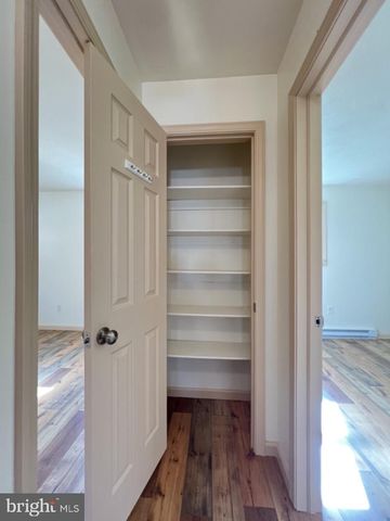 1194 JENKINS RUN RD, Moorefield, WV 26836