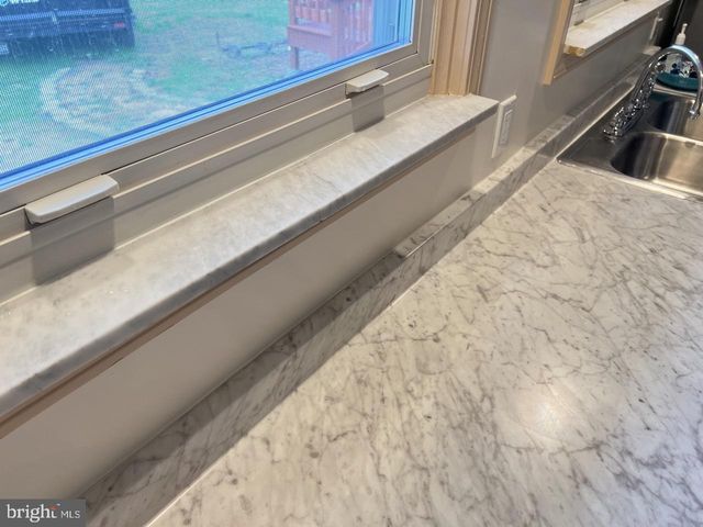 1194 JENKINS RUN RD, Moorefield, WV 26836