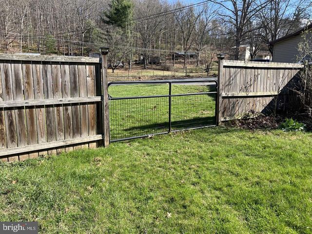 1194 JENKINS RUN RD, Moorefield, WV 26836