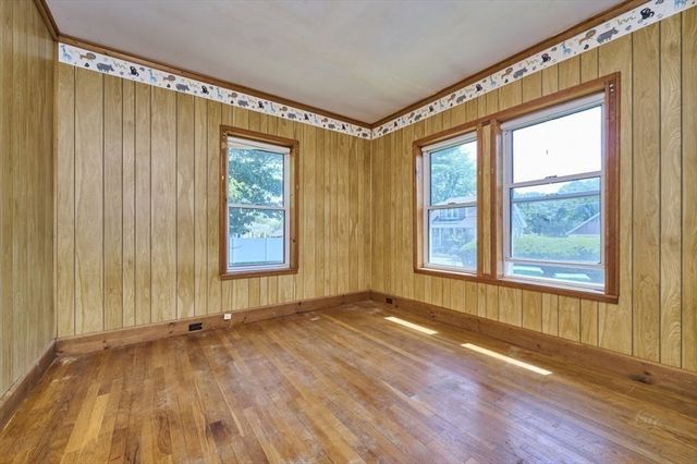 15 Moray St, Lynn, MA 01904