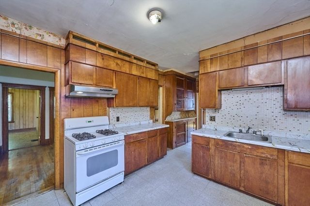 15 Moray St, Lynn, MA 01904