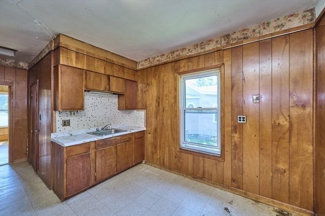15 Moray St, Lynn, MA 01904