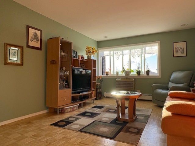 4623 N CHESTER Avenue 105, Chicago, IL 60656