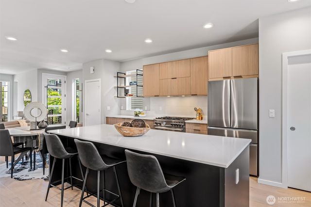 4464 Midvale Avenue N, Seattle, WA 98103