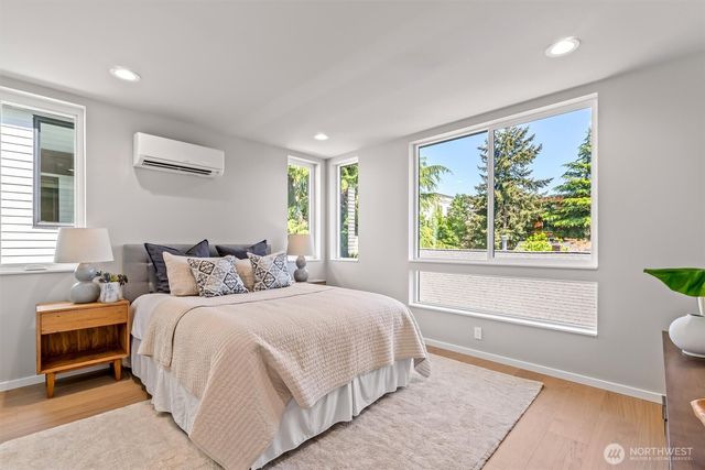 4464 Midvale Avenue N, Seattle, WA 98103