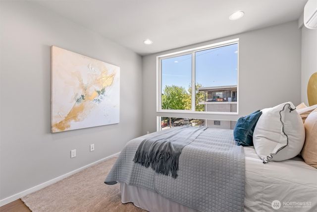 4464 Midvale Avenue N, Seattle, WA 98103