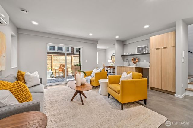 4464 Midvale Avenue N, Seattle, WA 98103