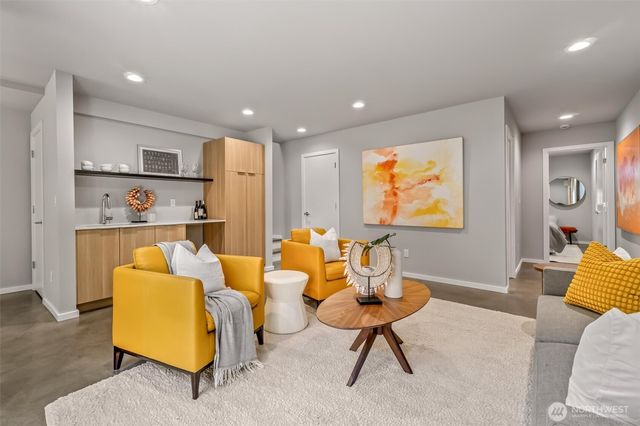 4464 Midvale Avenue N, Seattle, WA 98103
