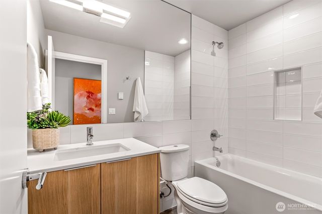 4464 Midvale Avenue N, Seattle, WA 98103