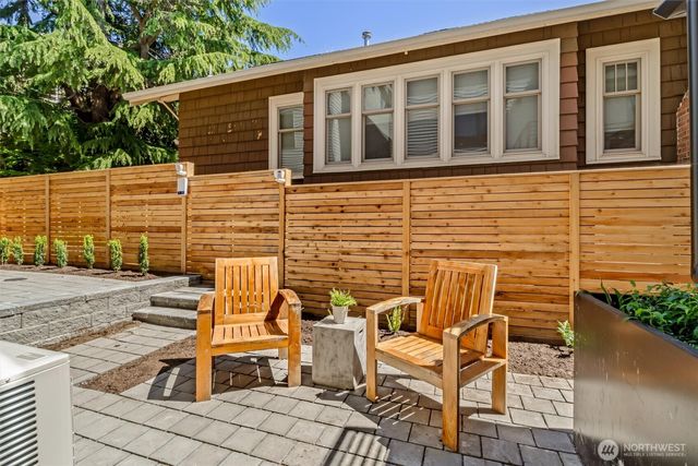 4464 Midvale Avenue N, Seattle, WA 98103