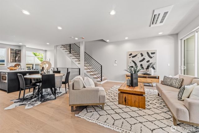 4464 Midvale Avenue N, Seattle, WA 98103