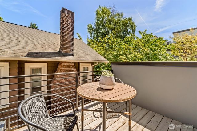 4464 Midvale Avenue N, Seattle, WA 98103