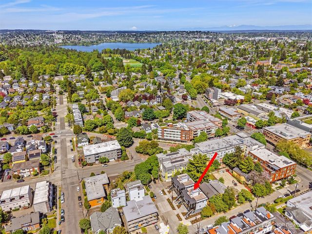 4464 Midvale Avenue N, Seattle, WA 98103
