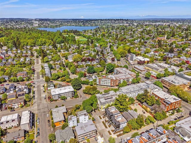 4464 Midvale Avenue N, Seattle, WA 98103