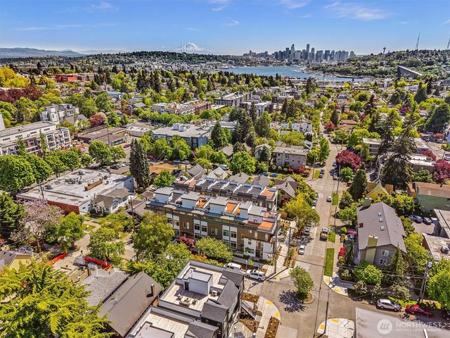 4464 Midvale Avenue N, Seattle, WA 98103