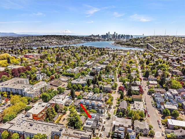 4464 Midvale Avenue N, Seattle, WA 98103