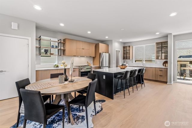 4464 Midvale Avenue N, Seattle, WA 98103