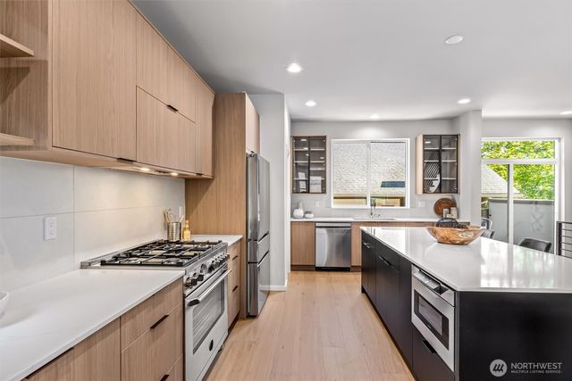 4464 Midvale Avenue N, Seattle, WA 98103