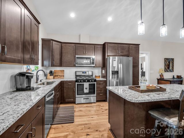 39 Village Overlook Loop, Swannanoa, NC 28778
