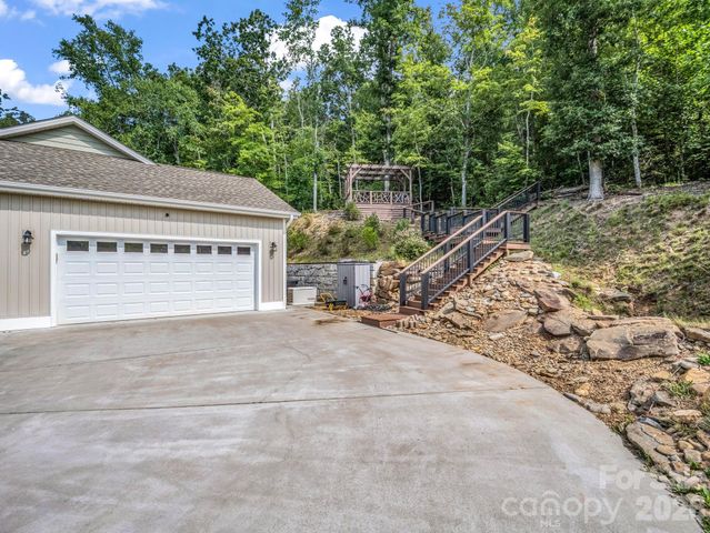 39 Village Overlook Loop, Swannanoa, NC 28778