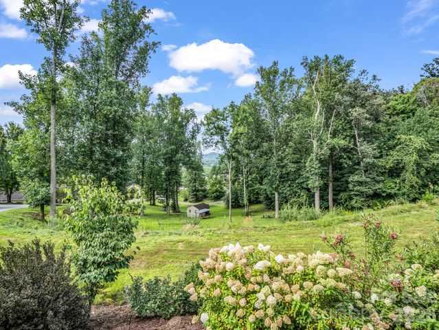 39 Village Overlook Loop, Swannanoa, NC 28778