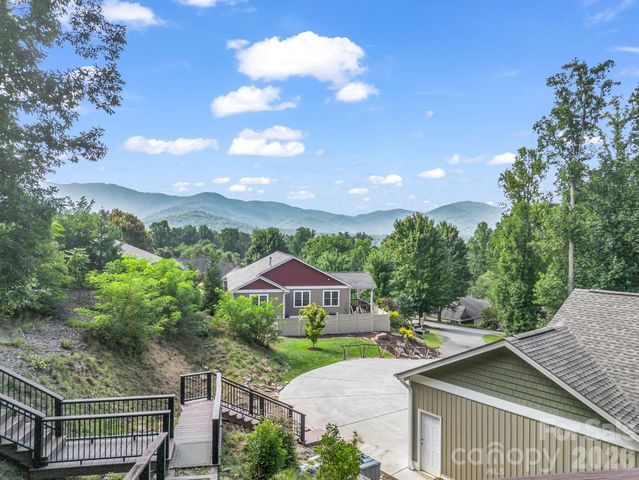39 Village Overlook Loop, Swannanoa, NC 28778