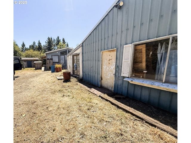 8790 Nw Kinglet St, Seal Rock, OR 97376
