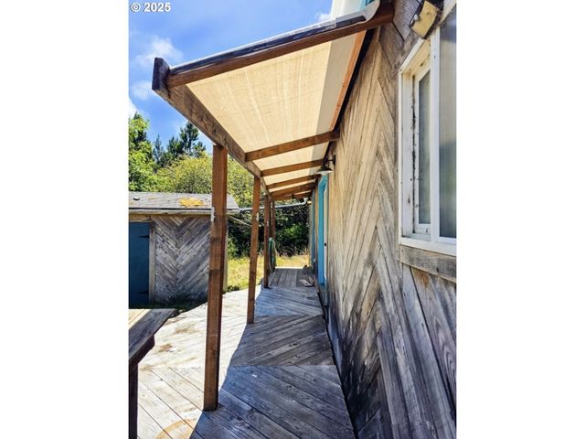 8790 Nw Kinglet St, Seal Rock, OR 97376