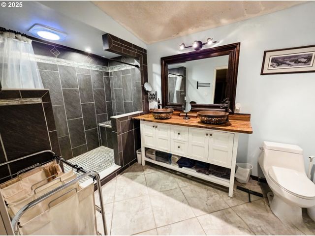 8790 Nw Kinglet St, Seal Rock, OR 97376