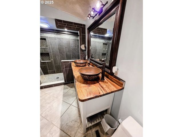 8790 Nw Kinglet St, Seal Rock, OR 97376