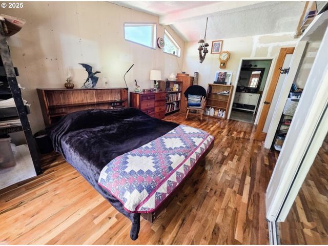 8790 Nw Kinglet St, Seal Rock, OR 97376