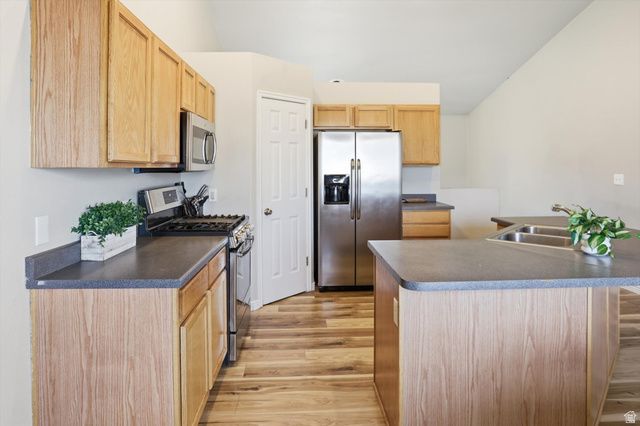 2512 N JONATHAN PL, Saratoga Springs, UT 84045