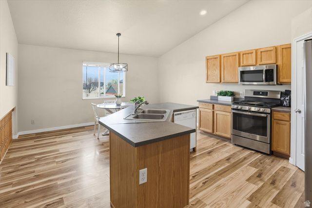 2512 N JONATHAN PL, Saratoga Springs, UT 84045