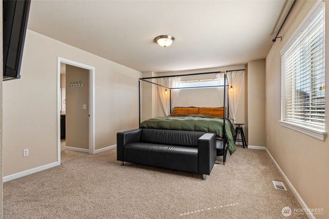 4432 Edgewater Boulevard NE, Lacey, WA 98516