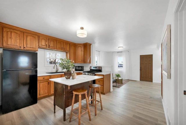 1735 E MASON STREET, Green Bay, WI 54302