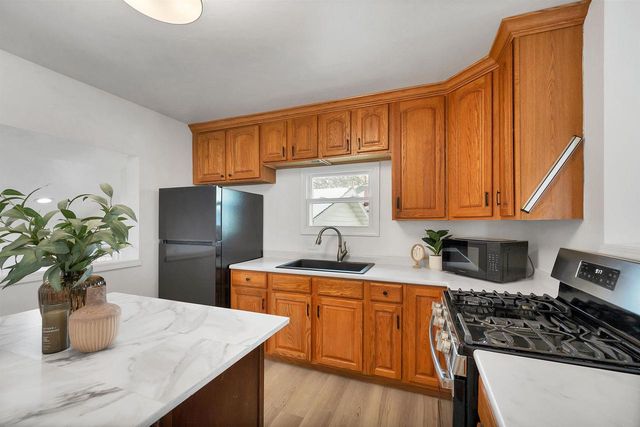 1735 E MASON STREET, Green Bay, WI 54302