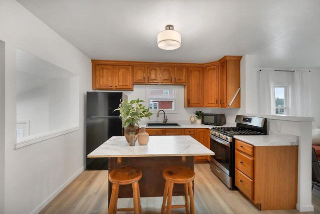 1735 E MASON STREET, Green Bay, WI 54302