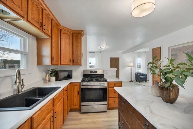 1735 E MASON STREET, Green Bay, WI 54302